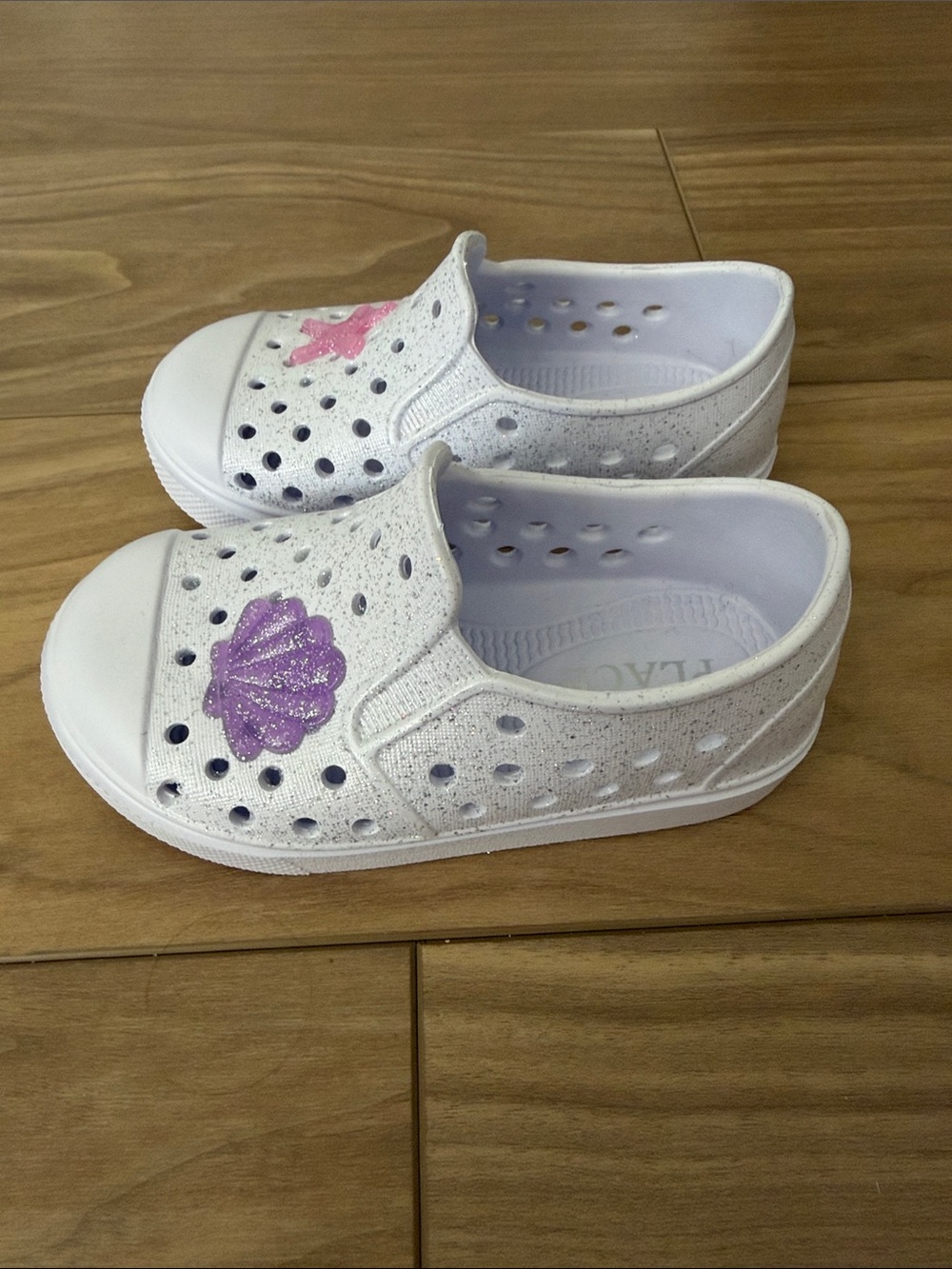 Kids White Glitter Slip-On Sneakers with Pink Star & Purple Shell - Picture 2 of 5